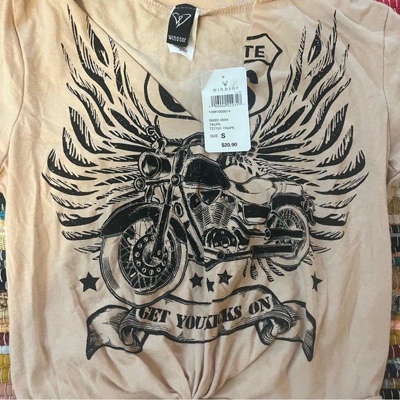 Windsor Top. New w Tags. Size Small. - Picture 3 of 3